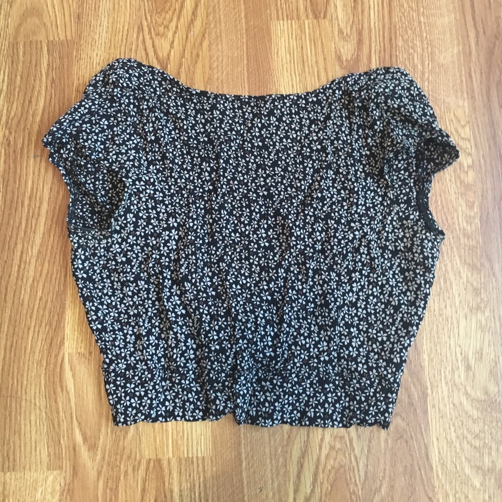 Brandy Melville top that buttons in the back